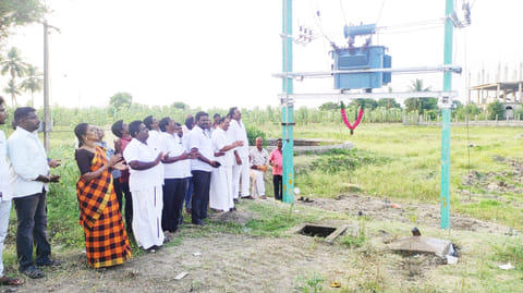 &nbsp;புதிய மின்மாற்றி தொடங்கிய ேபாது எடுத்த படம்.