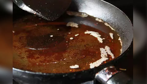 சேலம் சிக்கன் கடையில் 40 லிட்டர் கெட்டு போன சமையல் எண்ணை பறிமுதல்