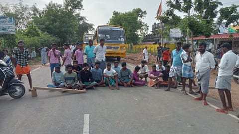 பயணிகள் நிழற்குடை கட்டித்தர அதிகாரிகள் உறுதி