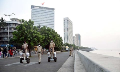 பாதுகாப்புப் பணியில் போலீசார்