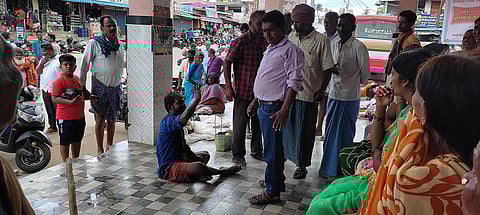 குடிபோதையில் பெண்ணிடம் ரகளை செய்த தொழிலாளி