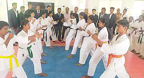 மாவட்ட அளவிலான கராத்தே போட்டி