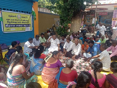 கிராமசபை கூட்டம் நடைபெற்ற காட்சி.