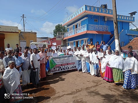 கோத்தகிரி அருகே  பச்சை தேயிலைக்கு குறைந்தபட்ச விலை கோரி விவசாயிகள் ஆர்ப்பாட்டம்