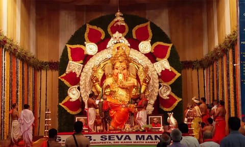 பணக்கார ஜி.எஸ்.பி. கணபதி மண்டல் ரூ.316 கோடிக்கு காப்பீடு