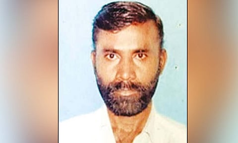 பல்லடம் அருகே பீர்பாட்டிலால் பெயிண்டர் குத்திக்கொலை