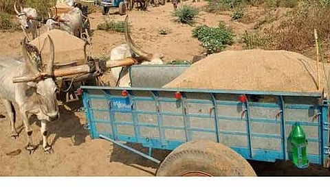 உளுந்தூர்பேட்டை அருகே மணல் கடத்திய மாட்டு வண்டிகள் பறிமுதல்