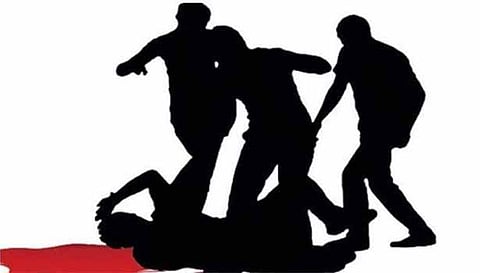 பணத்தை திருப்பி கேட்ட  வாலிபருக்கு பீர் பாட்டில் அடி