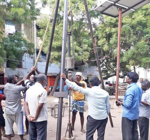 மண் பரிசோதனை நடந்த  போது எடுத்த படம்.