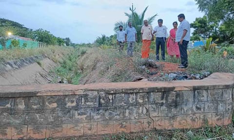 அதிகாரிகள் ஆய்வு செய்த காட்சி.&nbsp;
