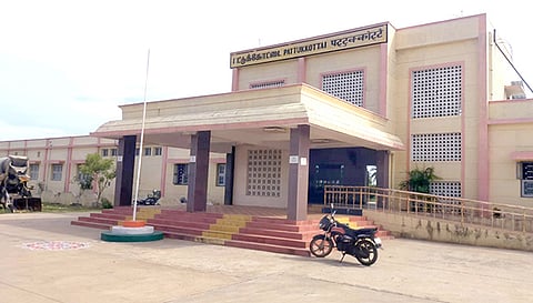 பட்டுக்கோட்டை ரெயில் நிலையம்.