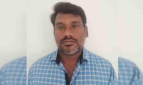 கைது செய்யப்பட்ட சந்தோஷ்.