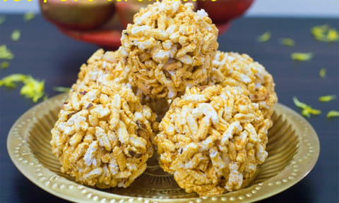 வீட்டிலேயே செய்யலாம் அவல் பொரி உருண்டை