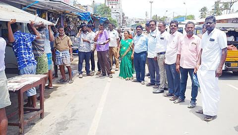 பேரூராட்சி சார்பில் ஆக்கிரமிப்புகள் அகற்றும் பணி நடந்தது.