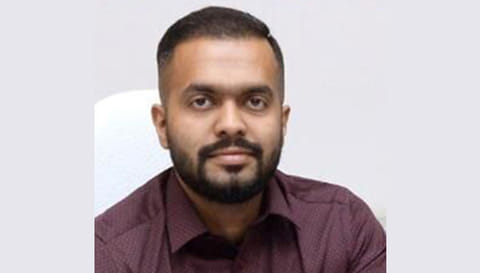 கலெக்டர் ஆகாஷ் 