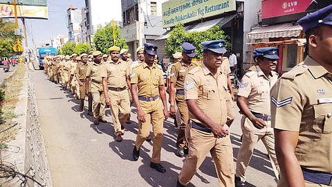 காவல்துறை கொடி அணி வகுப்பு