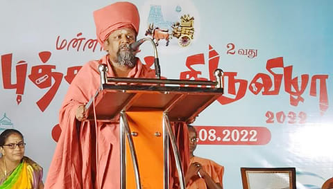 புத்தகத் திருவிழாவில் குன்றக்குடி பொன்னம்பல அடிகளார் பேசியனர்.