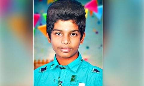 பலியான மாணவர் பிரபாகரன்