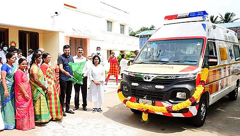 ஆம்புலன்ஸ் சேவையை கலெக்டர் அருண் தம்புராஜ் கொடியசைத்து தொடங்கி வைத்தார்.