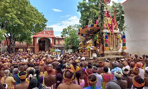 தேரோட்டம் நடைபெற்ற போது எடுத்தப்படம்.