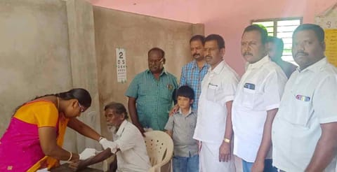 முகாமில் ஒருவருக்கு  பரிசோதனை செய்யப்பட்ட காட்சி.