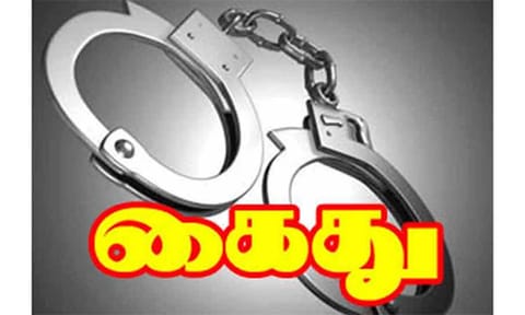 திருச்சியில் கத்தியை காட்டி மிரட்டி பணம் பறித்த வழக்கில் 3 பேர் கைது