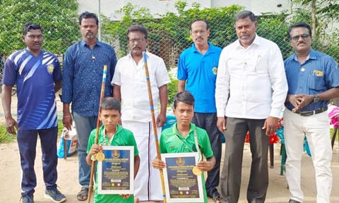 சாதனை படைத்த மாணவர்கள் சான்றிதழ் வழங்கி கவுரவிக்கப்பட்டனர்.