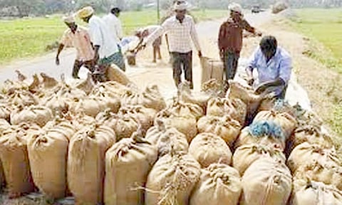 கொள்முதல் பணியாளர்கள் ஓய்வு பெறும் வயதை 60-ஆக உயர்த்த வேண்டும்