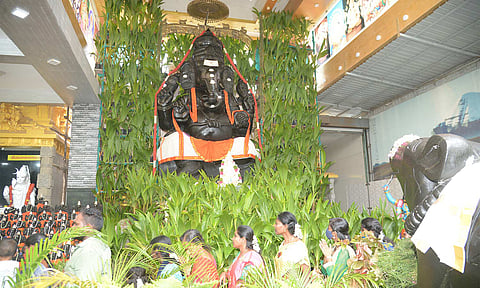 திண்டுக்கல் கோபால சமுத்திரம் 108 விநாயகர் கோவிலில் சிறப்பு அலங்காரம் செய்யப்பட்டிருந்தது.