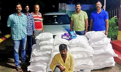 ஓசூரில் இருந்து மதுரைக்கு கடத்த முயன்ற 270 கிலோ குட்கா பறிமுதல்- வாலிபர் கைது