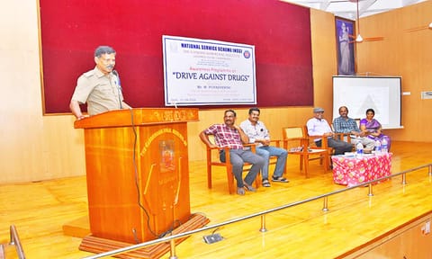 போதைப் பொருள் நுண்ணறிவுப்பிரிவு துணை காவல் கண்காணிப்பாளர்பேசினார்புகழேந்தி பேசினார்.