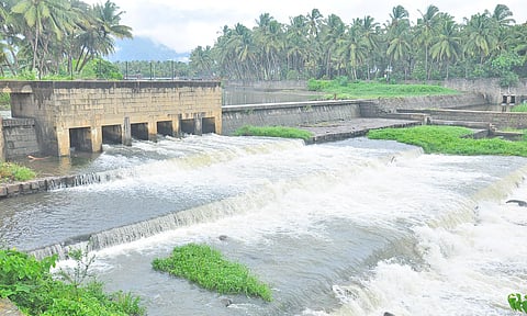 குமரியில் மழை நீடிப்பு- பெருஞ்சாணி அணை 70 அடியை நெருங்குகிறது