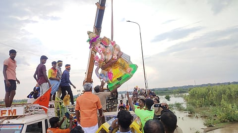 300 விநாயகர் சிலைகள் கொள்ளிடம் ஆற்றில் கரைப்பு