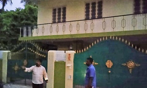 சிதம்பரத்தில் ஐ.ஏ.எஸ்.அதிகாரி வீட்டில் நகை-பணம் கொள்ளை