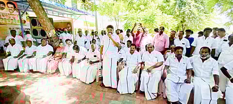 ஆலோசனை கூட்டத்தில் மாவட்ட செயலாளர் மணிமாறன் பேசினார்.
