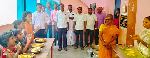 மனநலம் பாதிக்கப்பட்டோர் காப்பகத்தில் உணவு வழங்கல்
