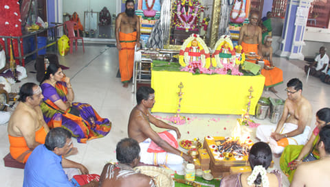சேலம் சூரமங்கலம் அருகே உள்ள அப்பா பைத்தியம் சுவாமி கோவில் கும்பாபிசேக விழாவையொட்டி இரண்டாவது நாளான இன்று ஐங்கரன் வேள்வி நடைபெற்றது.