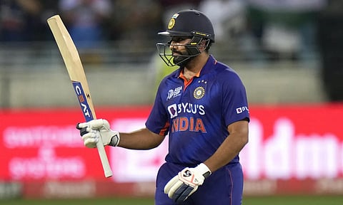 அரை சதமடித்த ரோகித் சர்மா