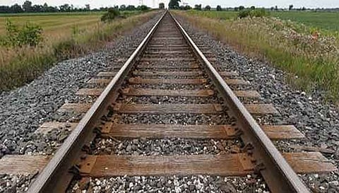 ெரயில் பாதை பலப்படுத்தும் பணி தீவிரம்