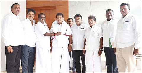 தூத்துக்குடி மாவட்ட பஞ்சாயத்து துணைத்தலைவராக தேர்வு செய்யப்பட்ட சந்திரசேகர், அமைச்சர் அனிதா ராதாகிருஷ்ணனை நேரில் சந்தித்து வாழ்த்து பெற்ற போது எடுத்த படம். அருகில் சண்முகையா எம்.எல்.ஏ. உள்ளார்.