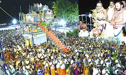 பல்லடம் அல்லாளபுரம்  ஸ்ரீ கரியகாளியம்மன் கோவில்  கும்பாபிஷேகத்தை முன்னிட்டு கோபுர கலசங்களுக்கு புனித நீர் ஊற்றப்பட்டது. இதில் திரளான  பக்தர்கள் கலந்து கொண்டு சாமி தரிசனம் செய்தனர்.&nbsp;&nbsp;&nbsp;