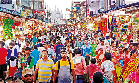 ஆரோக்கிய மாதா பேராலய பெரிய தேர்பவனியையொட்டி வேளாங்கண்ணியில் குவிந்த லட்சக்கணக்கான பக்தர்கள்