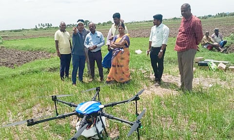 டிரோன் ‌மூலம் பூச்சிக்கொல்லி மருந்து தெளிப்பு