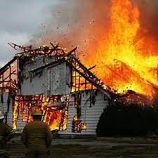 பெரம்பலூரில் வீடு தீப்பற்றி எரிந்து நாசம்