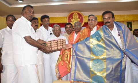 ஆறுநாட்டு வேளாளர் சங்க புதிய நிர்வாகிகள் பதவியேற்பு விழா
