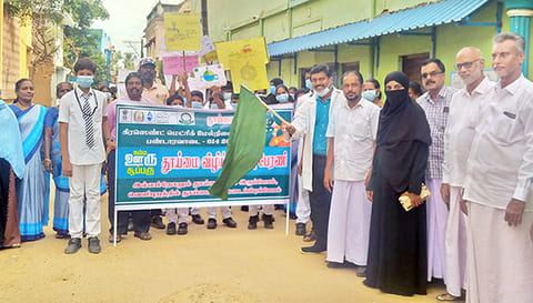 விழிப்புணர்வு பேரணியை அரசு மருத்துவர் தீபக் தொடங்கி வைத்தார்.