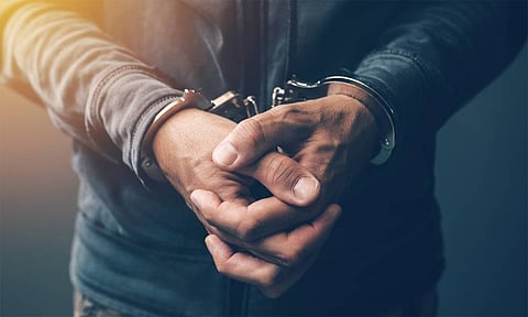 மது விற்ற வாலிபர் கைது