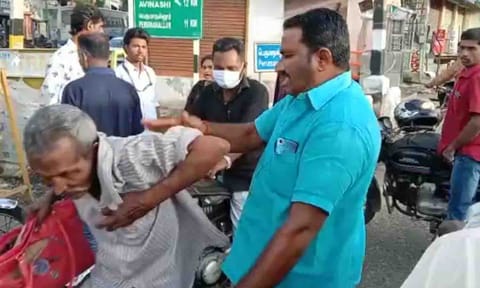 செல்போன் பறித்த முதியவருக்கு பொதுமக்கள் தர்மஅடி கொடுத்த காட்சி.