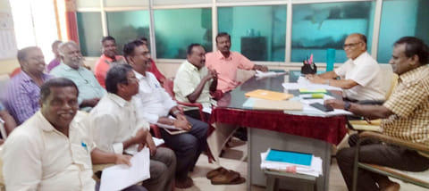 மின் பொறியாளர் அலுவலகத்தில் மக்கள் குறைதீர்க்கும் முகாம் நடைபெற்ற போது எடுத்த படம்.