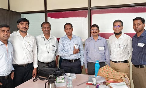 ஊதிய உயர்வை வலியுறுத்தி அரசு டாக்டர்கள் நூதன போராட்டம்